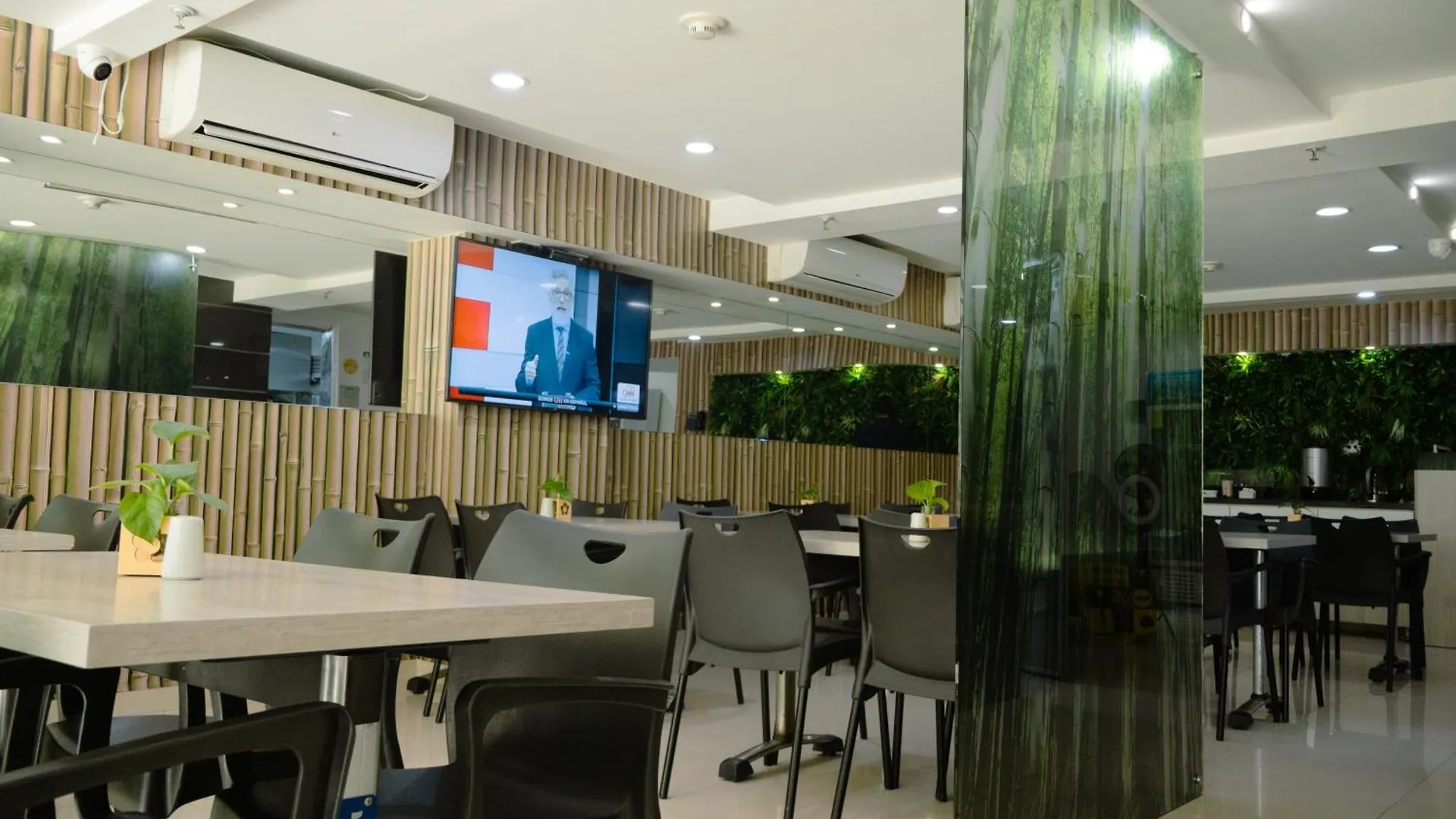****  Hotel Laureles Plaza Medellín Colombia