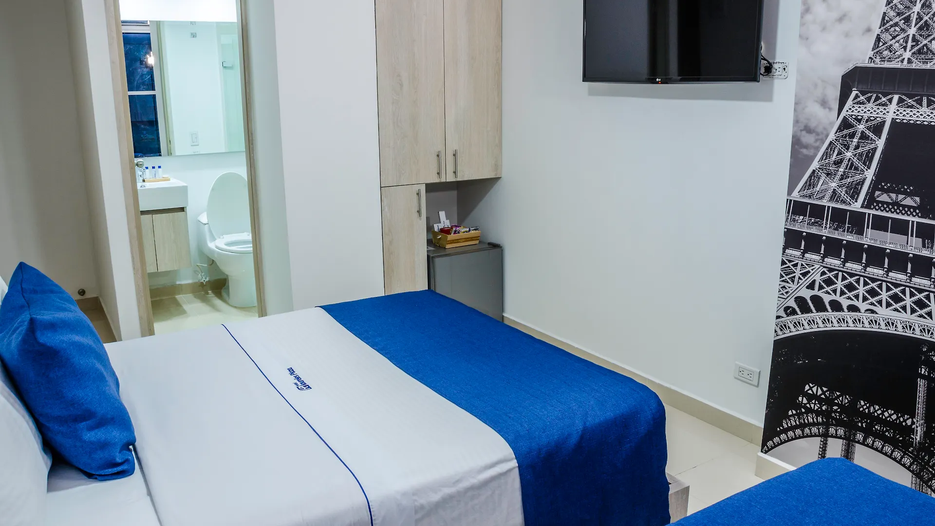 ****  Hotel Laureles Plaza Medellin Colombia