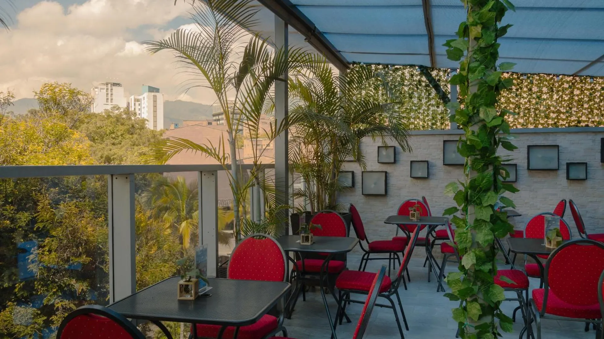 ****  Hotel Laureles Plaza Medellín Colombia